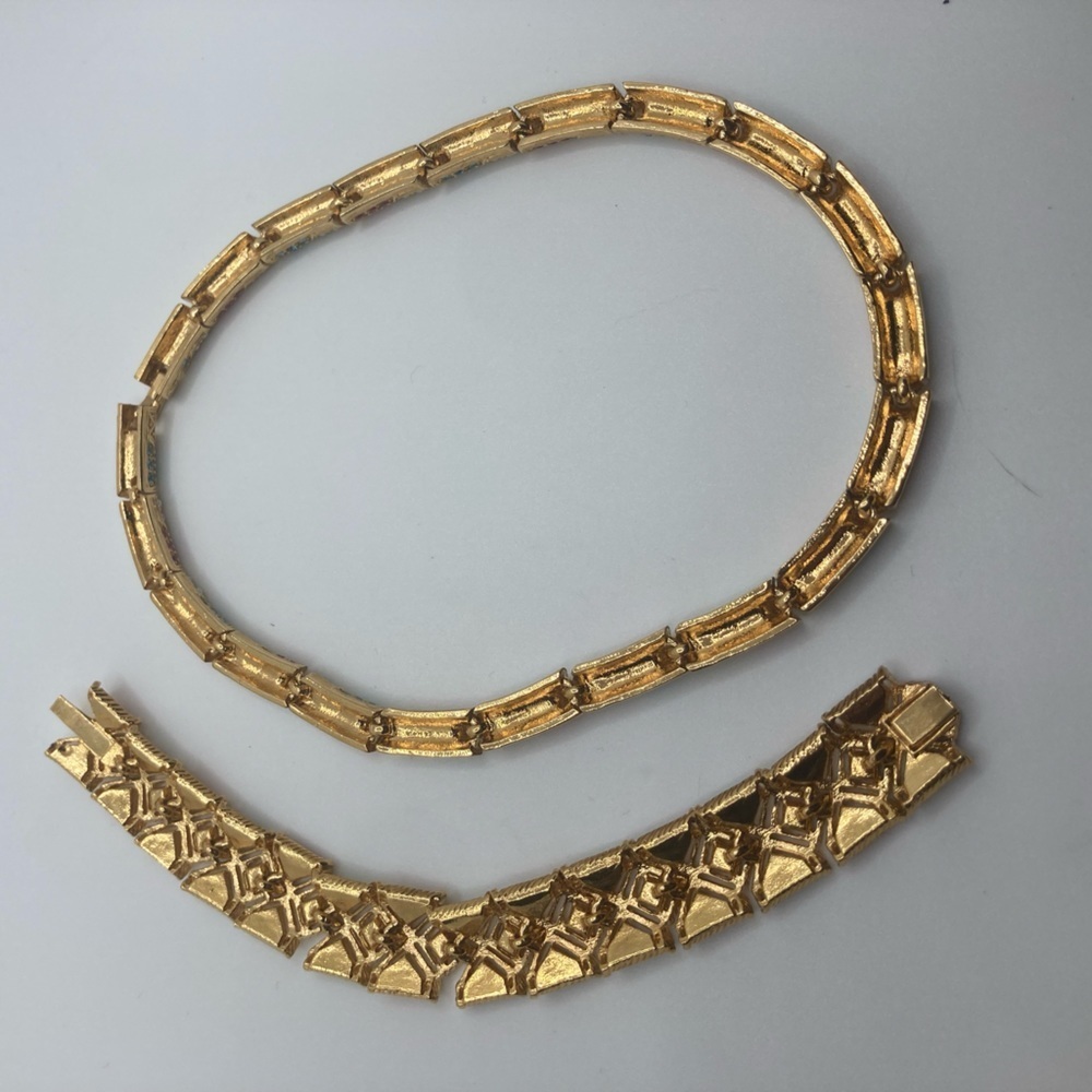 Vtg D’Orlan Gold Tone Pastel & Faux Pearl Necklace Bracelet Earrings Set 3 Piece - Picture 7 of 12